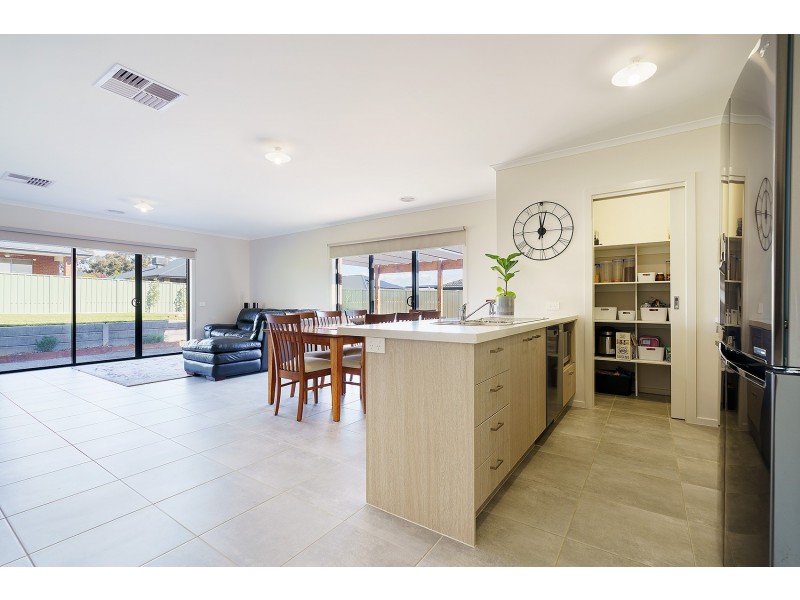 1 Tackane Court, Campbells Creek VIC 3451