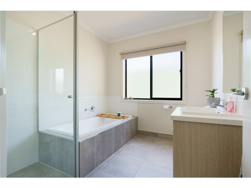 1 Tackane Court, Campbells Creek VIC 3451