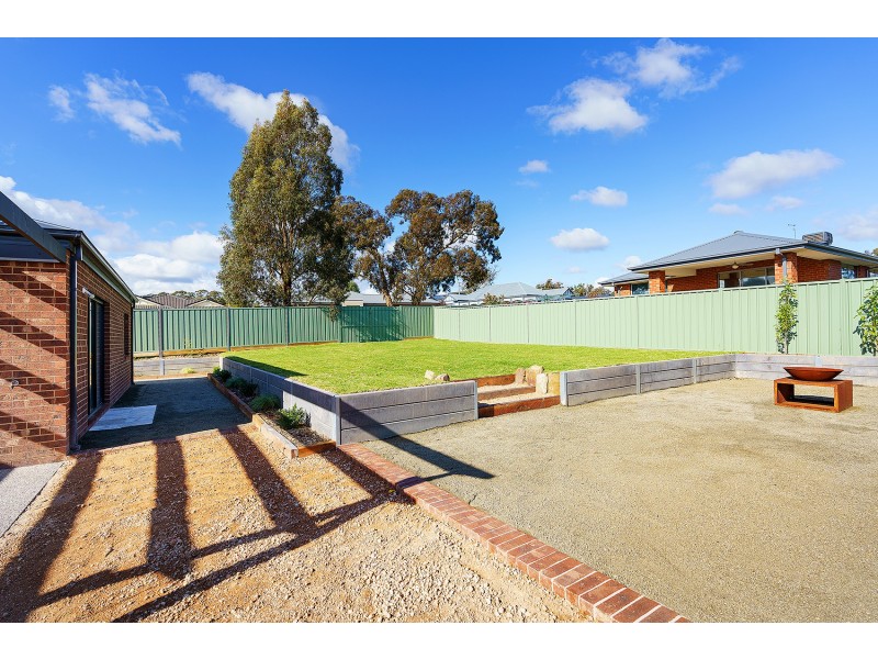 1 Tackane Court, Campbells Creek VIC 3451