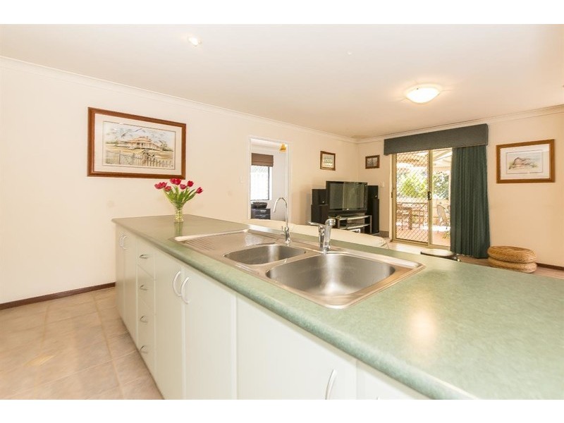 5 Danvers Close, Marangaroo WA 6064