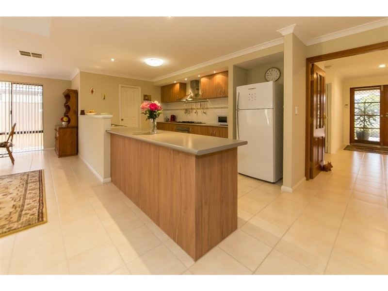 15 Sutton Way, Darch WA 6065