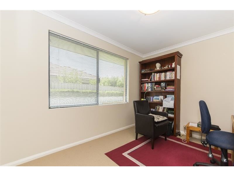 15 Sutton Way, Darch WA 6065