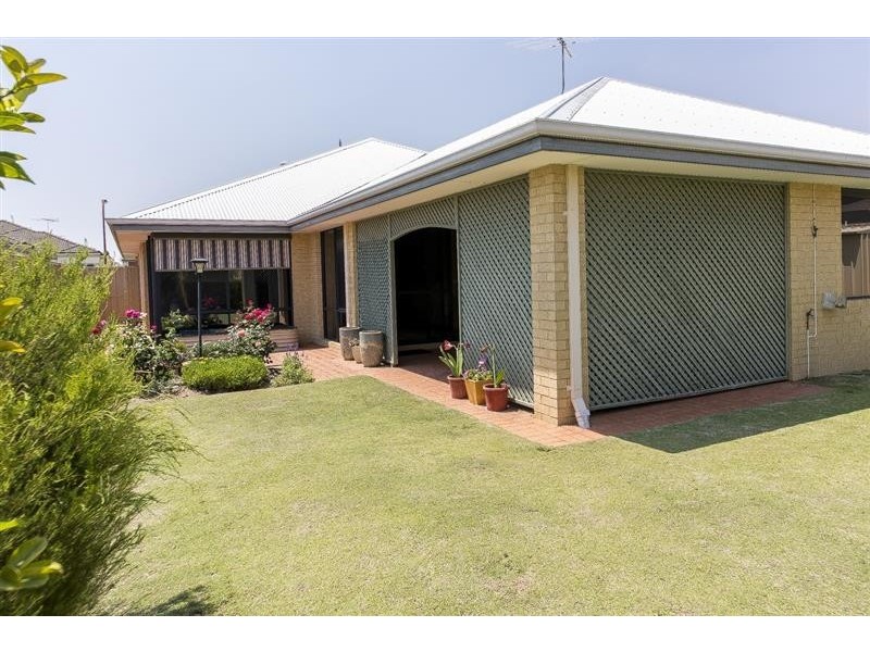 15 Sutton Way, Darch WA 6065