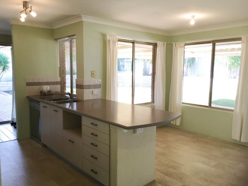 14 Kearney Mews, Marangaroo WA 6064