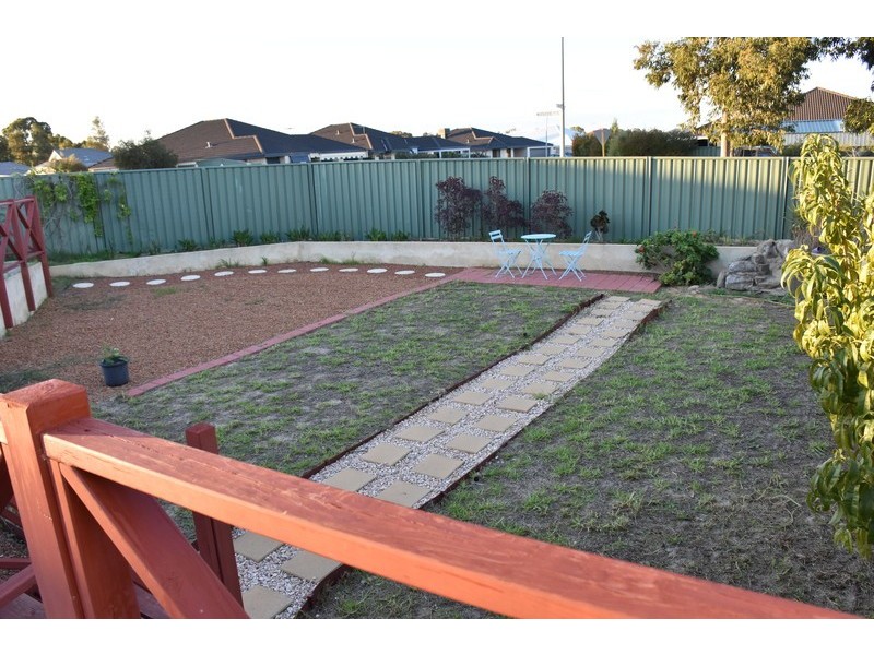 9 Mistletoe Drive, Banksia Grove WA 6031