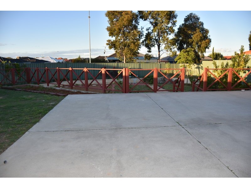 9 Mistletoe Drive, Banksia Grove WA 6031