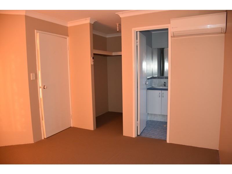 9 Mistletoe Drive, Banksia Grove WA 6031