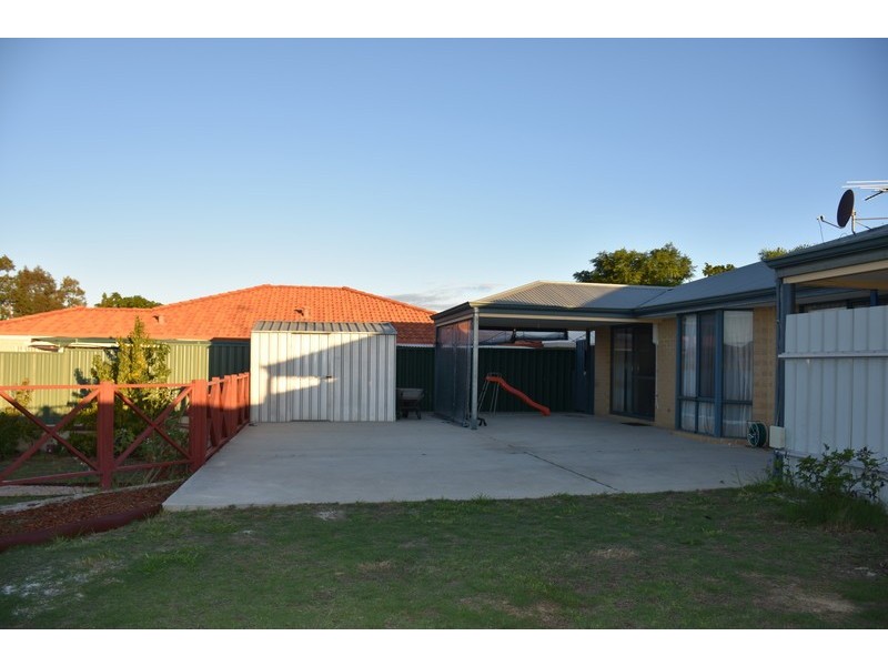 9 Mistletoe Drive, Banksia Grove WA 6031