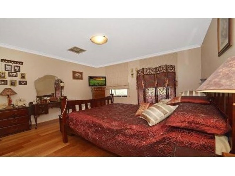 26 Sandringham Drive, Darch WA 6065