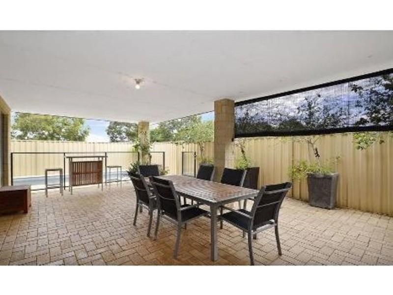 26 Sandringham Drive, Darch WA 6065