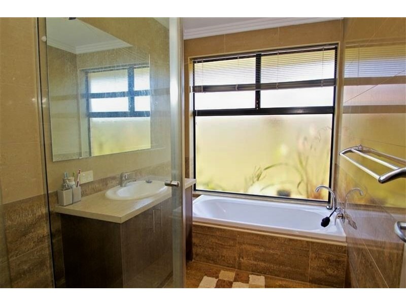 1 Waminda Way, Landsdale WA 6065