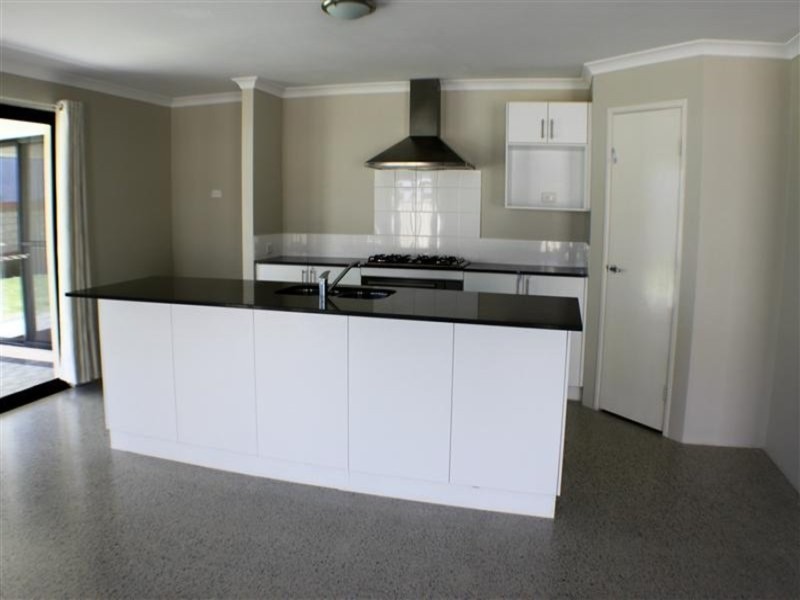 12 Eglinton Drive, Darch WA 6065