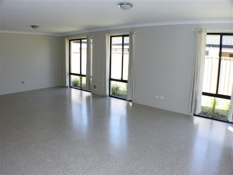 12 Eglinton Drive, Darch WA 6065