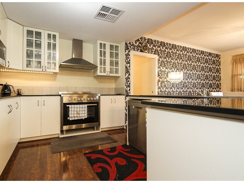 4 Varley Crest, Landsdale WA 6065