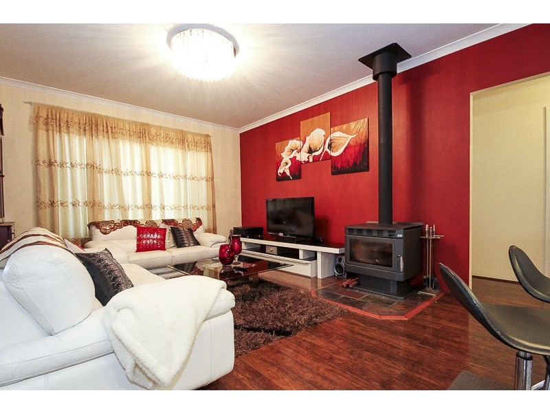 4 Varley Crest, Landsdale WA 6065