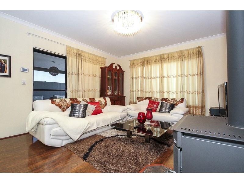 4 Varley Crest, Landsdale WA 6065