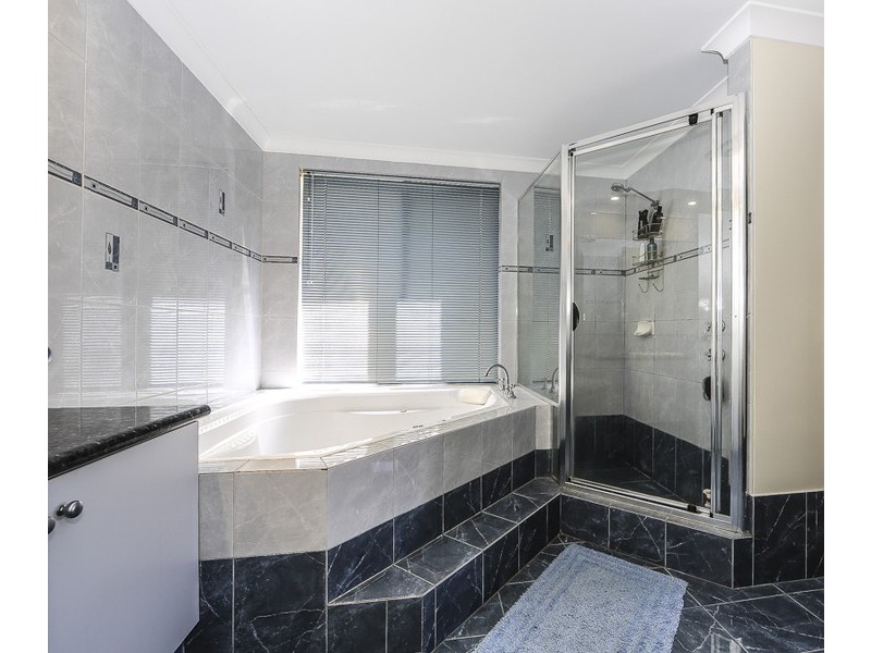 42 Dalecross Avenue, Madeley WA 6065