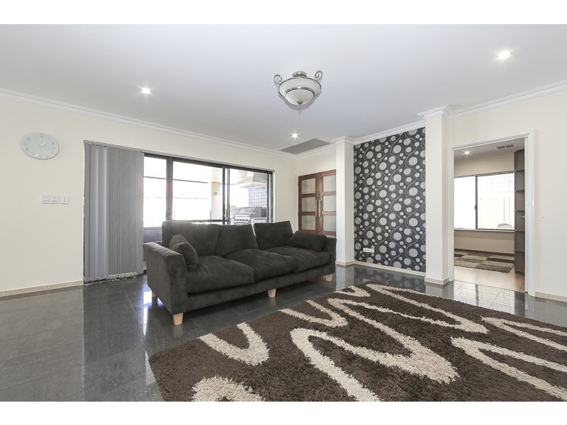 42 Dalecross Avenue, Madeley WA 6065