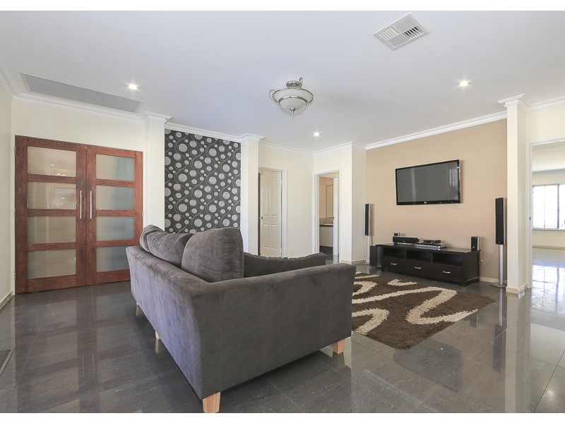 42 Dalecross Avenue, Madeley WA 6065