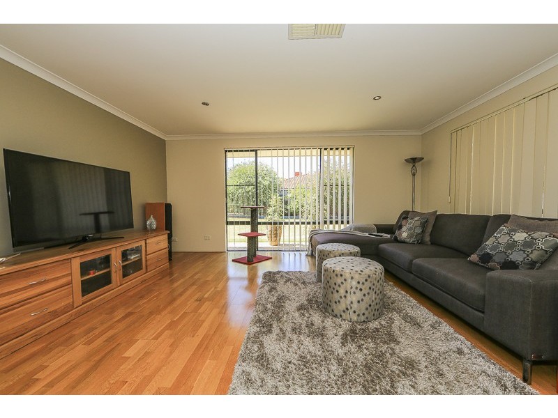54 Southmead Dve, Landsdale WA 6065