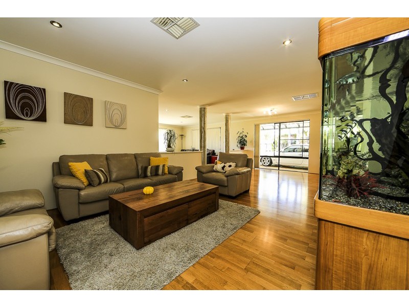 54 Southmead Dve, Landsdale WA 6065