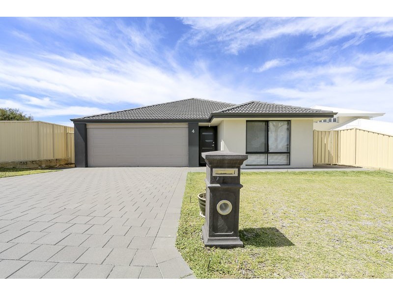 4 Merlot Way, Pearsall WA 6065