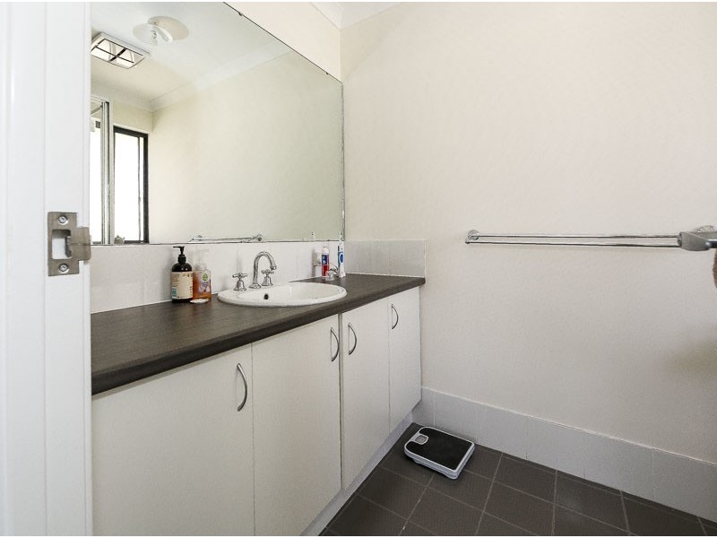 4 Merlot Way, Pearsall WA 6065