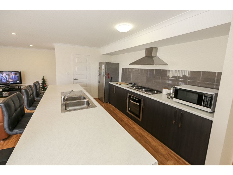 4 Merlot Way, Pearsall WA 6065