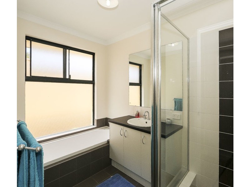 4 Merlot Way, Pearsall WA 6065