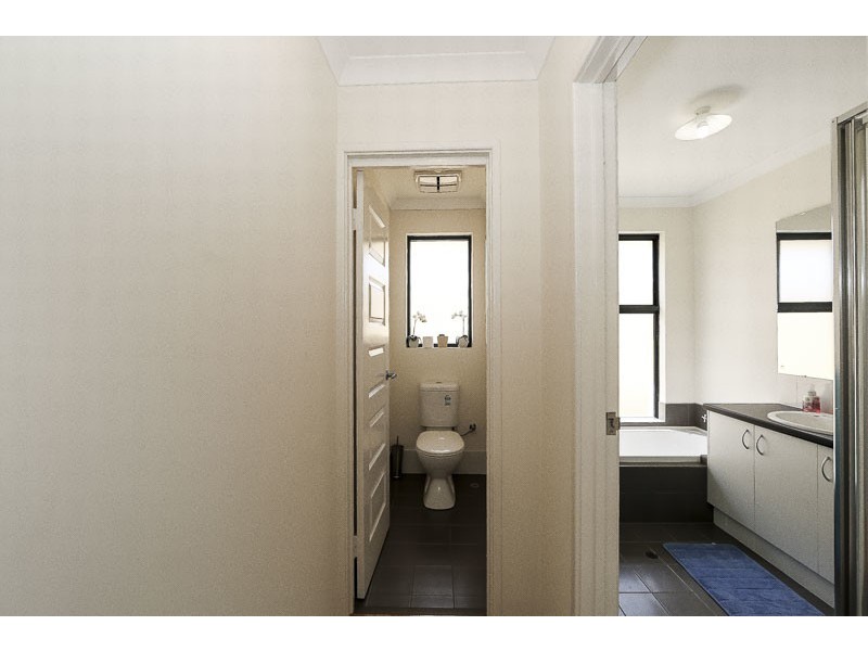 4 Merlot Way, Pearsall WA 6065