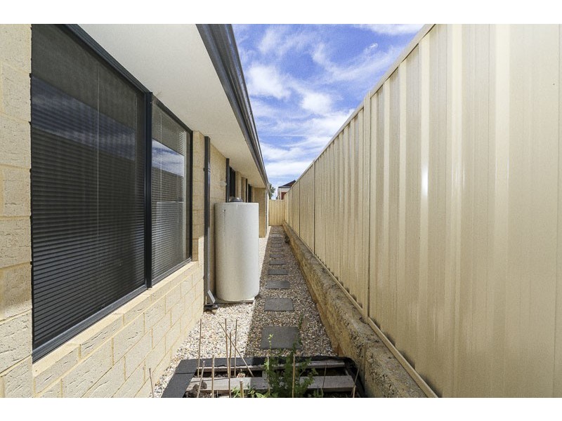 4 Merlot Way, Pearsall WA 6065