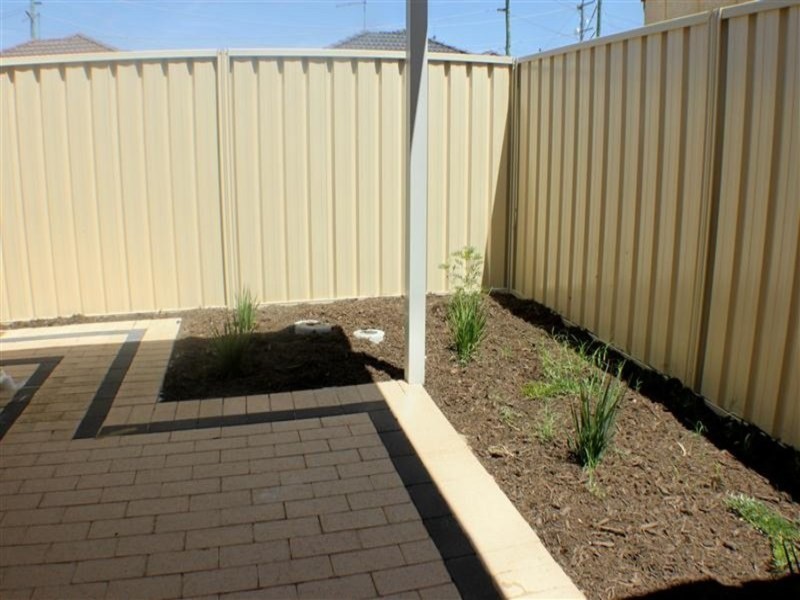 12 Chernoff Loop, Darch WA 6065