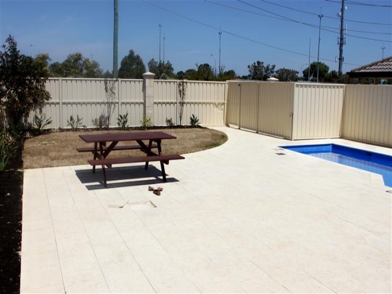 12 Chernoff Loop, Darch WA 6065