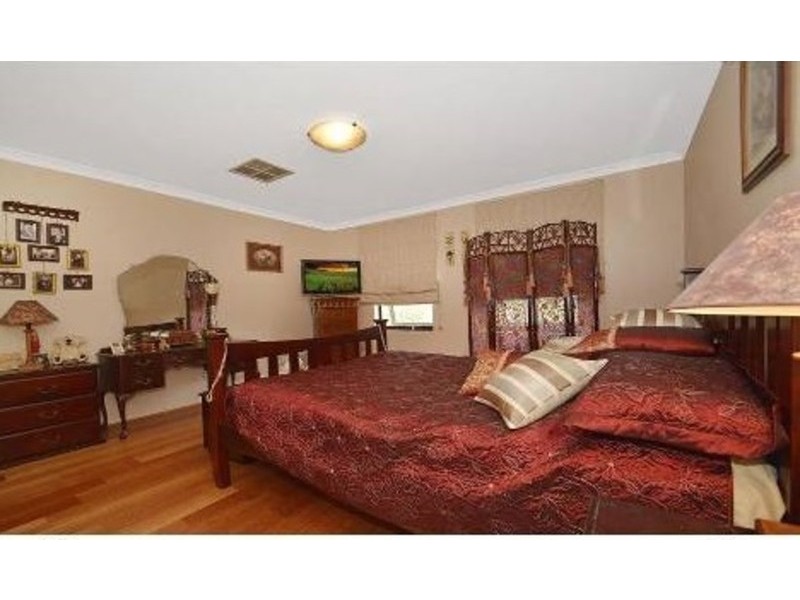 26 Sandringham Drive, Darch WA 6065