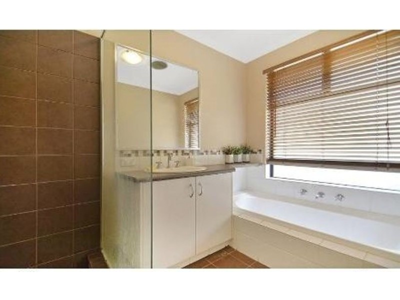 26 Sandringham Drive, Darch WA 6065