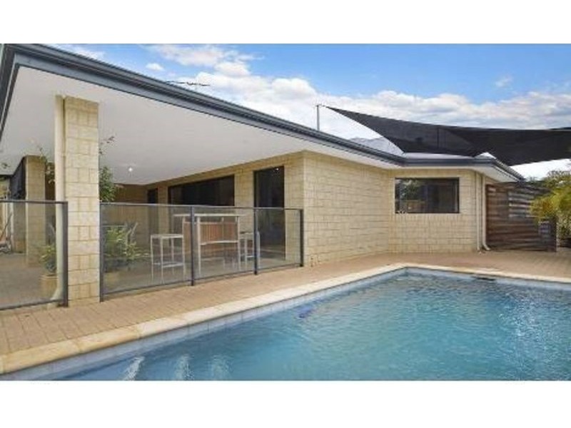 26 Sandringham Drive, Darch WA 6065