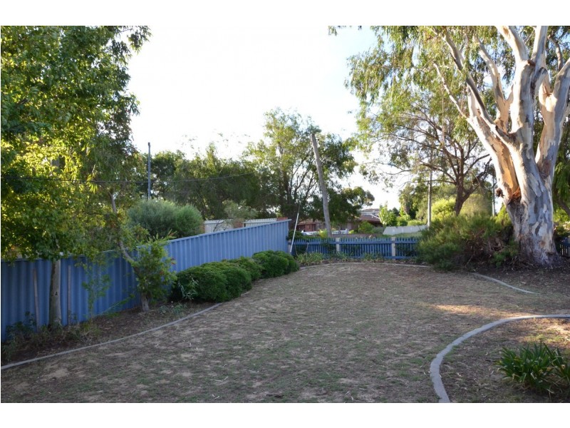 8D CASSERLEY Avenue, Girrawheen WA 6064