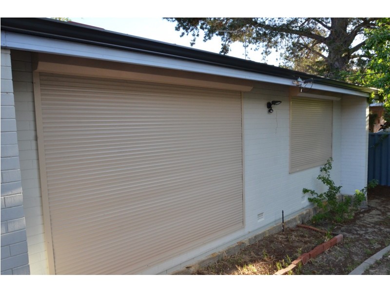 8D CASSERLEY Avenue, Girrawheen WA 6064