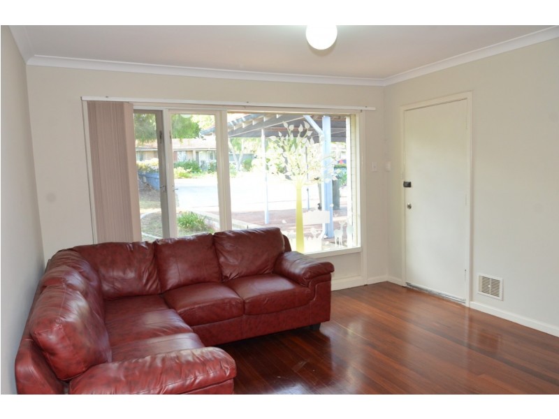 8D CASSERLEY Avenue, Girrawheen WA 6064