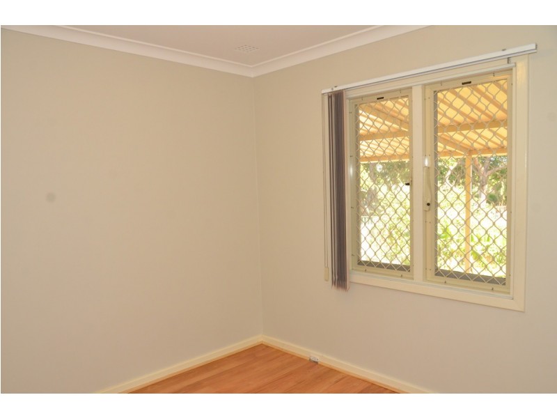 8D CASSERLEY Avenue, Girrawheen WA 6064