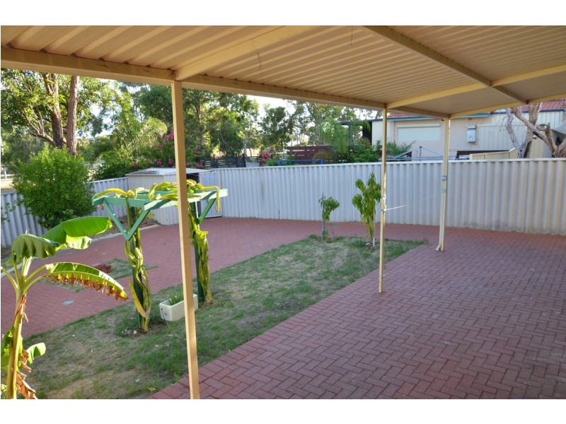 8D CASSERLEY Avenue, Girrawheen WA 6064