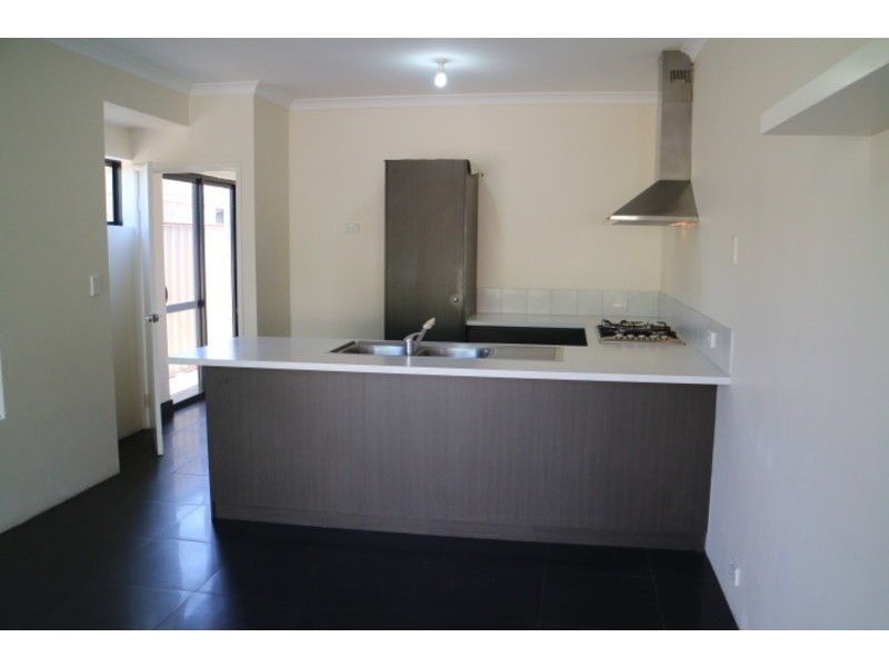 4/44 Russell Road, Madeley WA 6065