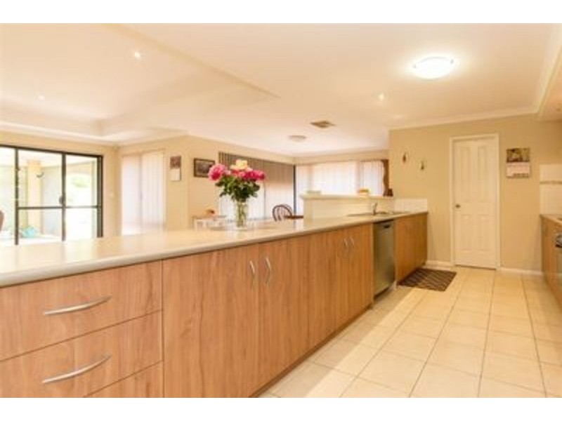 15 Sutton Way, Darch WA 6065