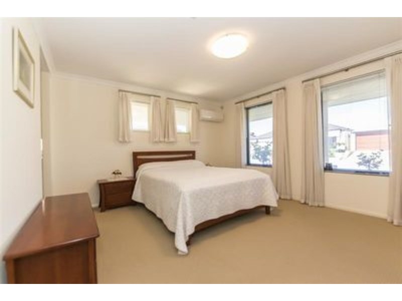 15 Sutton Way, Darch WA 6065