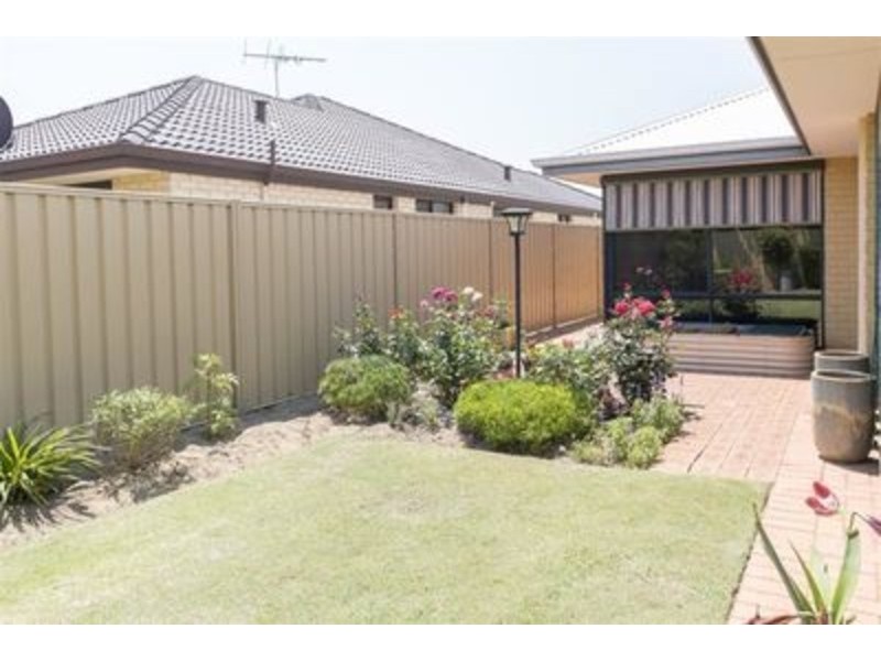 15 Sutton Way, Darch WA 6065