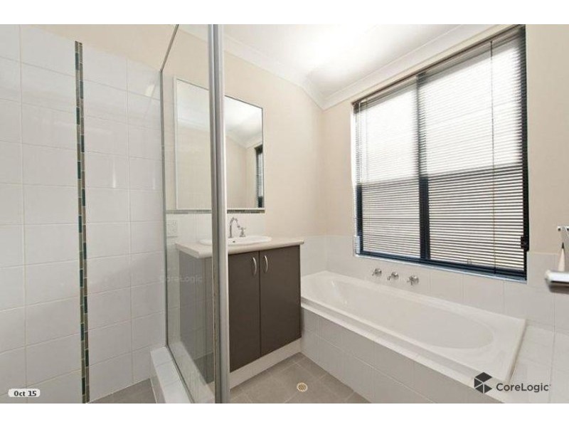 11 Speranza Parkway, Sinagra WA 6065