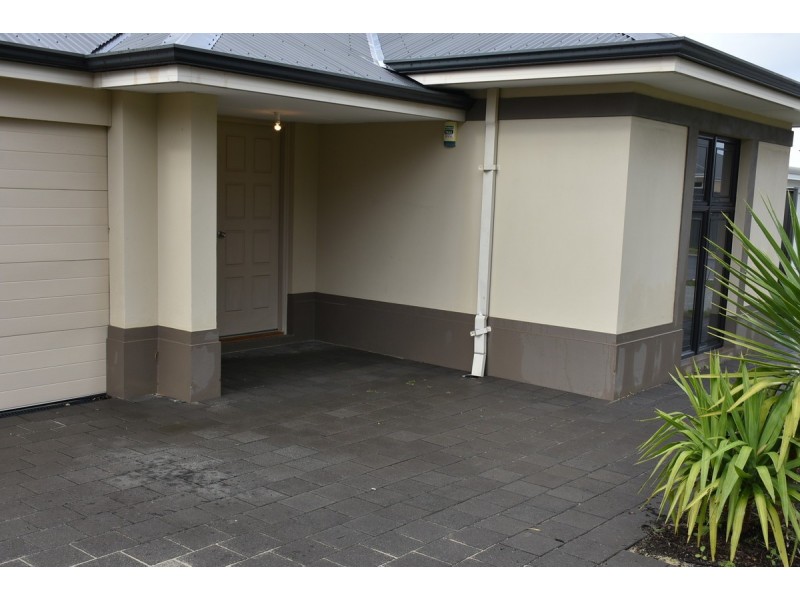 32 babylon Bend, Landsdale WA 6065