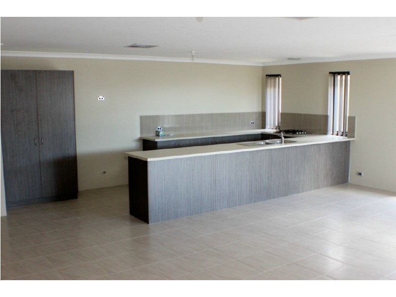 32 babylon Bend, Landsdale WA 6065