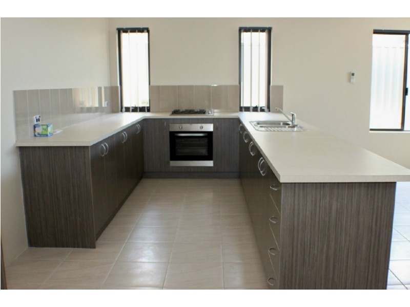 32 babylon Bend, Landsdale WA 6065