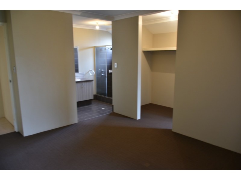 32 babylon Bend, Landsdale WA 6065